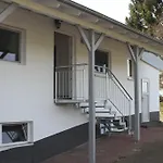 Ruhige Mit Teichblick