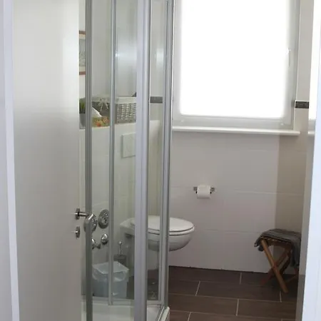 Ruhige Mit Teichblick