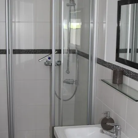 Ruhige Mit Teichblick Wetterfeld