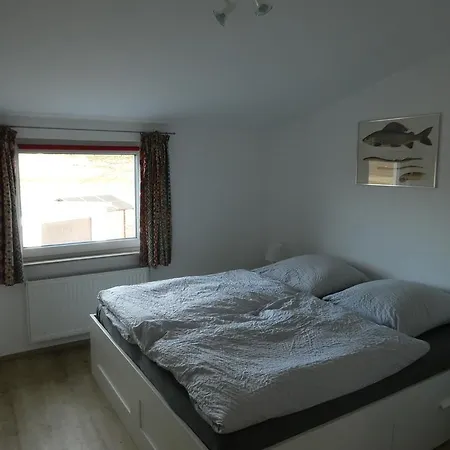 Ruhige Mit Teichblick